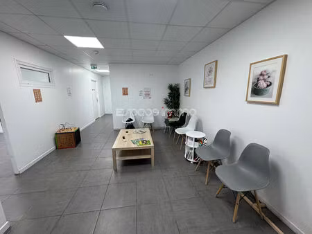 cabinet au sein d'un pole sante - 16 55 m² - deville les rouen centre - parking