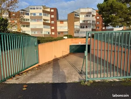 particulier loue parking sous sol surveillé cabourg