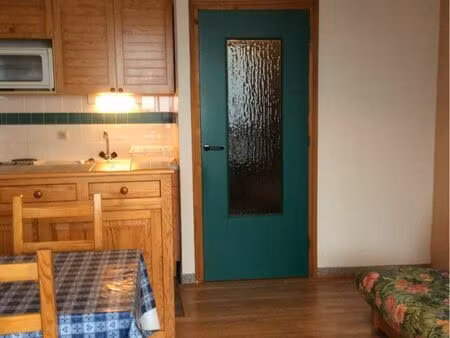 studio cabine 25 m2  à 100 m de la place  vue imprenable