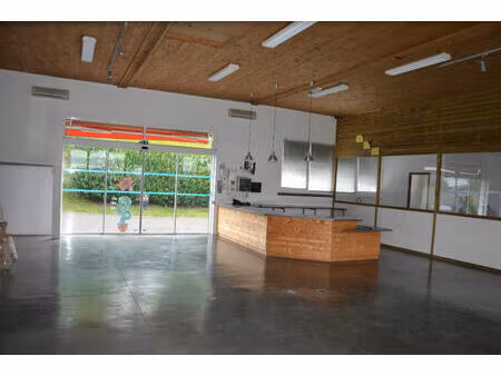 local commercial yssingeaux 150 m2