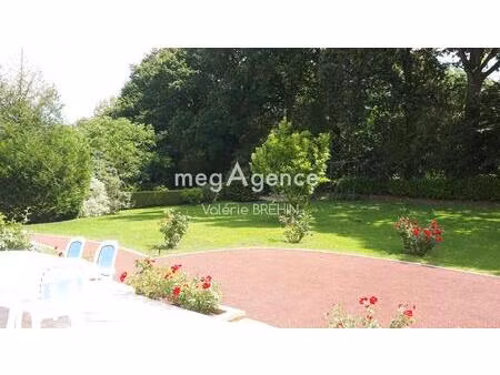 entre laval et ernée  a 1h30 de paris et à proximité de l'autoroute  pavillon très bien en