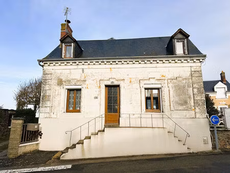vente jolie maison de village de 102.29 m² avec dépendance et jardin à saint-pierre-de-che