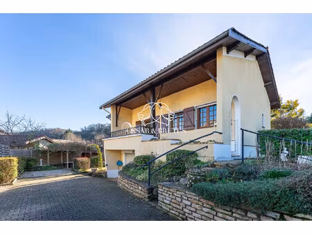 villa  terrasse  jardin