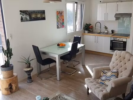 bel appartement t2 traversant et lumineux – 45 m² – calme & garage