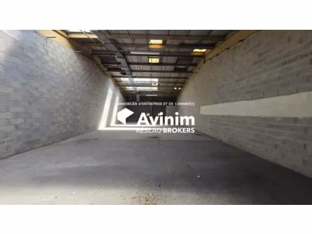 local d'activité en copropriété de 145 m² - 1 porte sectio