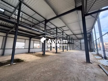 ensemble de quatre cellules modulables (1 680 m²) à louer au s