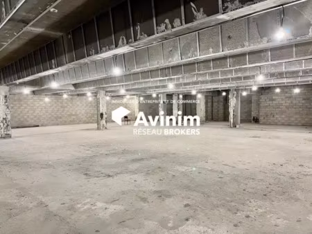 aubervilliers - local commercial en pied d'immeuble de 647.10m²