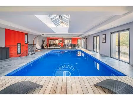 maison de caractère rénovée – charme  volume et piscine intérieure