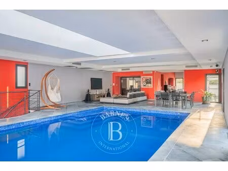 propriété 430 m² avec piscine intérieure et parc