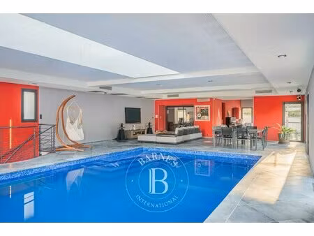 propriété 430 m² avec piscine intérieure et parc