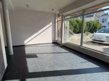 surface commerciale polyvalente de 50 m² avec parking