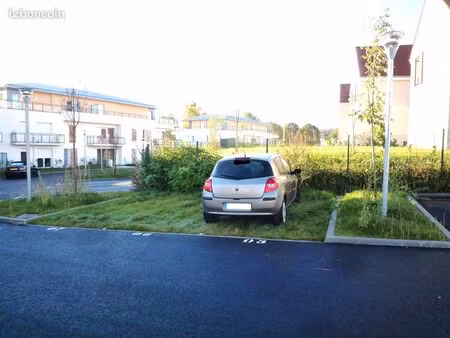 a louer parking extérieur sécurise. domont