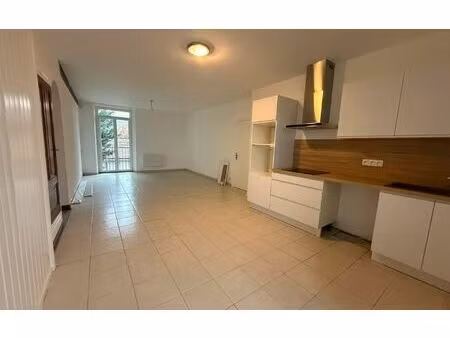 location appartement  92.34 m² t-4 à vitrolles  990 €