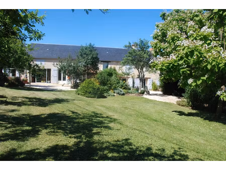 authentique longère en pierre de 304 m2 avec dépendances  pi