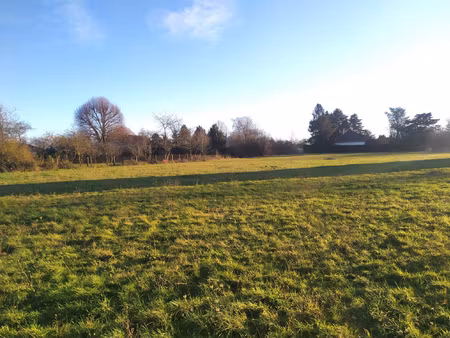 grand terrain constructible à 2 pas du centre ville !