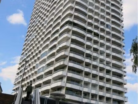 place de parking tour boucry