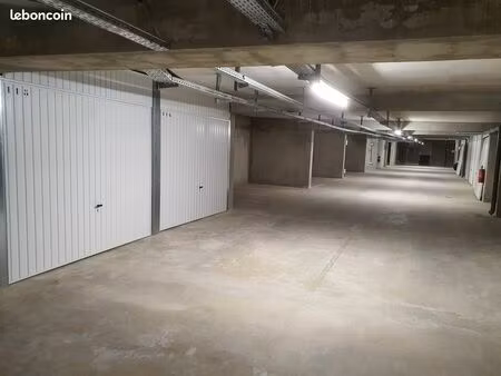 garage / box 15.20m² aux accates