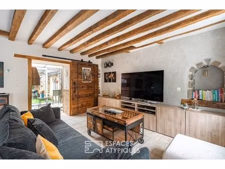 adorable maison de ville en pierres à chateaufort