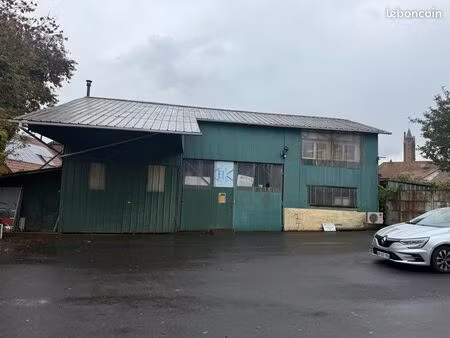 hangar professionnel