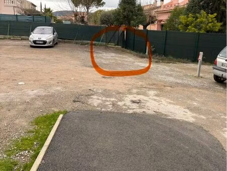 location place de parking le muy