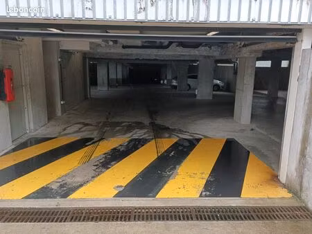 place parking en sous sol cenon