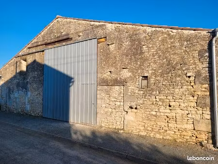 local  bâtiment  garage  grange de 80m2