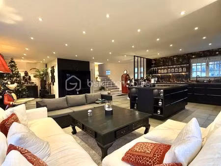 maison contemporaine à l’architecture cubique – vue dégagée sur la vallée