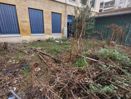 lyon4 henon local avec jardin privatif