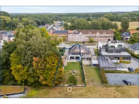 ** in optie ** gerenoveerde woning met 6 slpk. en tuin