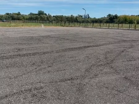 terrain clôturé à louer en zone d’activité