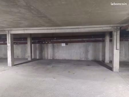 grande place de parking souterrain (16m2)