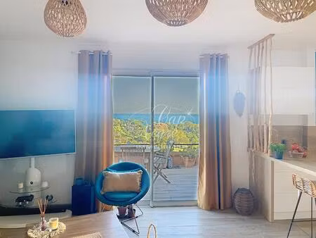 mazet avec terrasse vue sur la mer et garage à la fossette - le lavandou