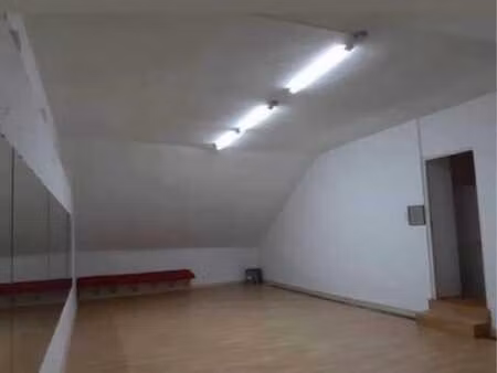 504 m avec bureaux  cuisine  douche  quai de chargement