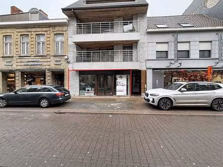 bel espace commercial à louer dans l'ooststraat à furnes