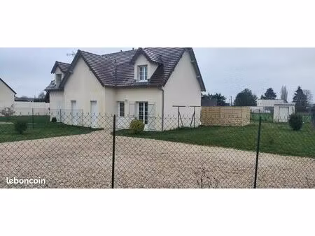 maison récente avec jardin