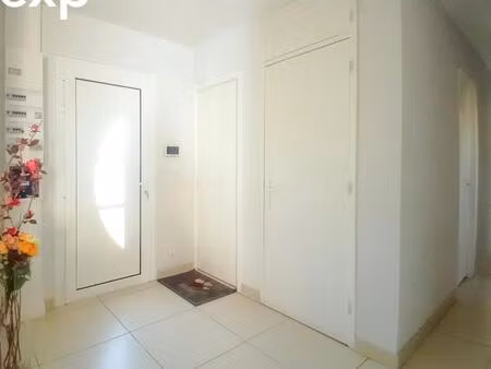 33560-plain-pied 5 pieces rénové - 3 chambres-garages-parkings