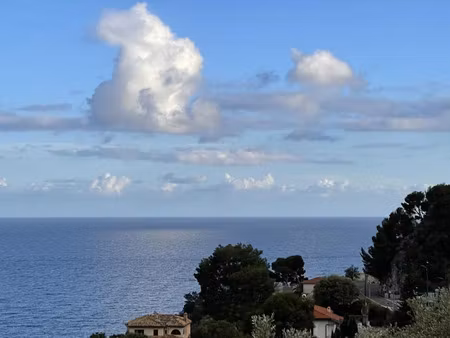 location meublée appartement 2 pièces 40 m² à eze (06360)  1 700 €