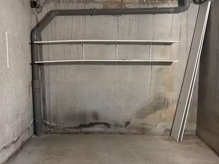 à louer à l année garage ile rousse