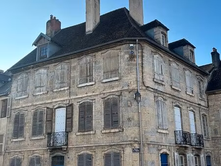 hôtel particulier baume les dames place de l’abbaye