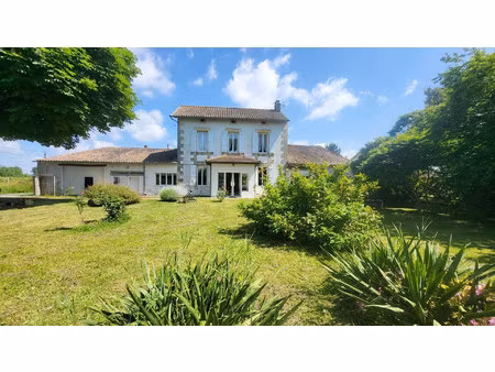 grande maison ancienne de 213 m² avec dépendance et parc arbor