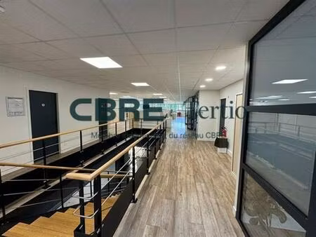 location bureau tours 900 m²