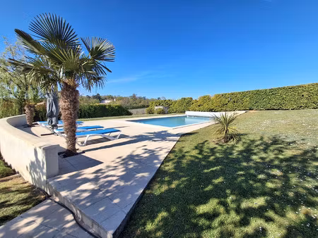 belle propriété de 200 m² avec piscine et parc arboré de 5 0