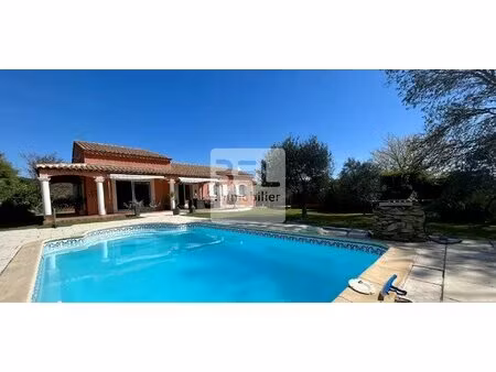 villa provencale plain pied avec piscine