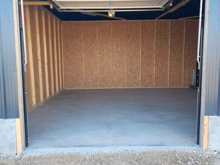 location entrepôt / local de stockage 50 m2 disponible au professionnel ou particulier pou