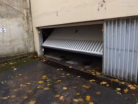 place de parking souterrain