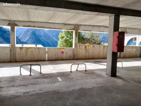 location place de parking couverte les deux alpes