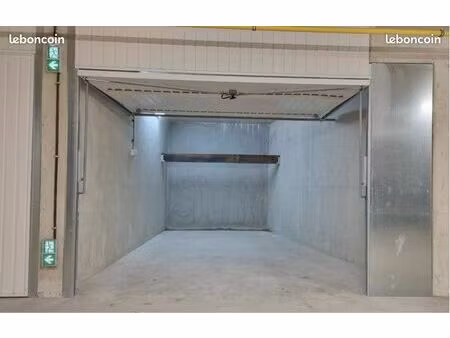 garage fermé éclairage et électricité