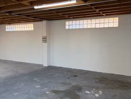 local entrepôt 150m2 à louer