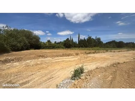 terrain 1020 m² les issards