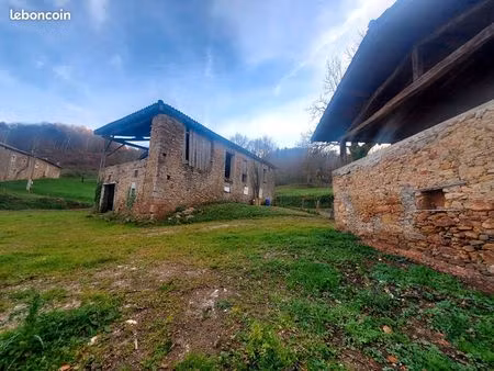 grange 2 pièces 80 m²